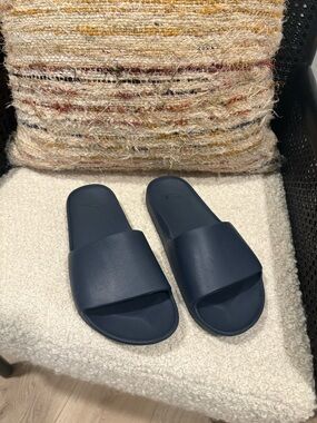 Classic Slide Sandals in Navy — Easy Slip-On Comfort